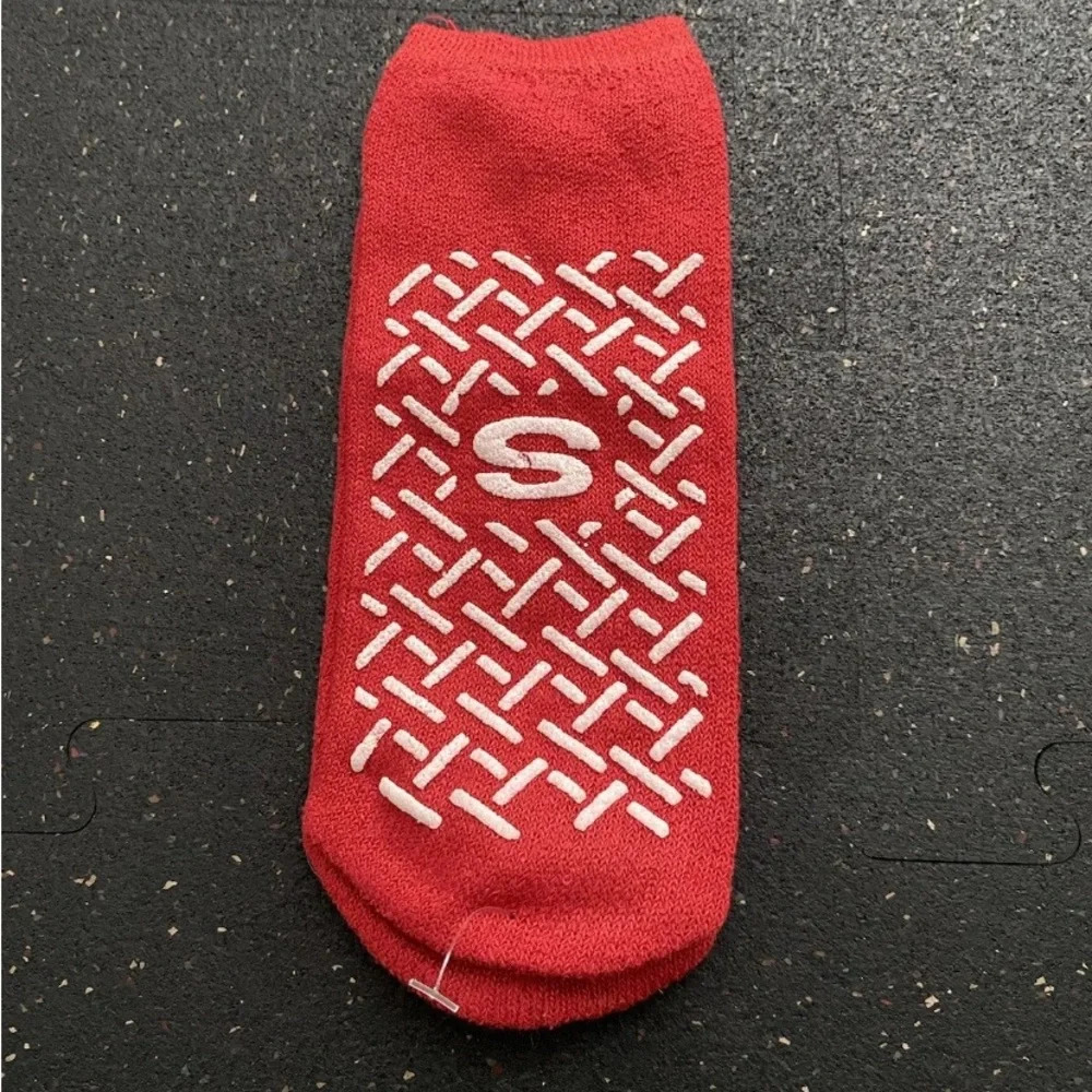 Non Skid Socks Non Slip Tread Yoga Fitness Travel Slipper Socks Red One Sz NWOT